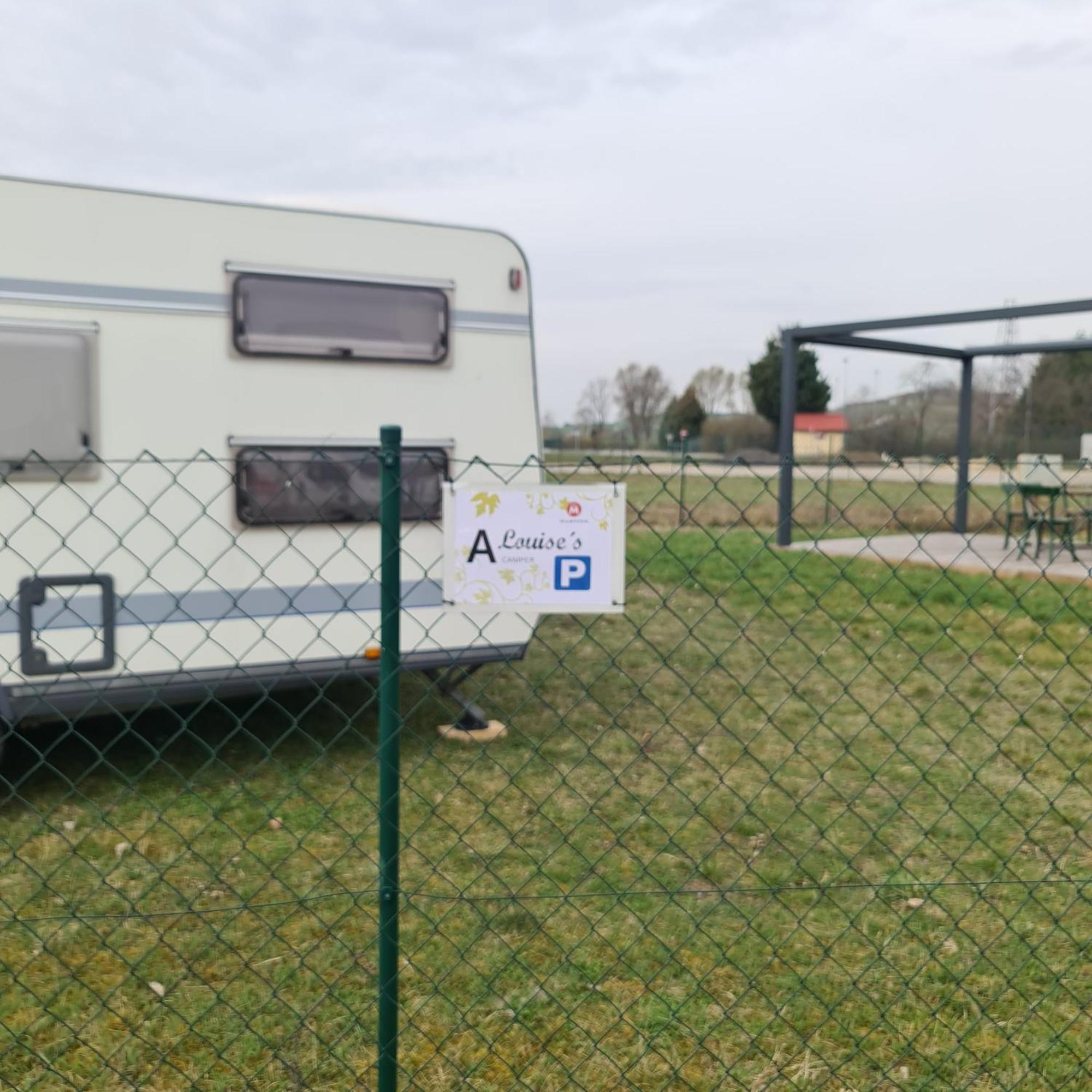 Hotel Louise'S Camper Neusiedl an der Zaya Exterior foto